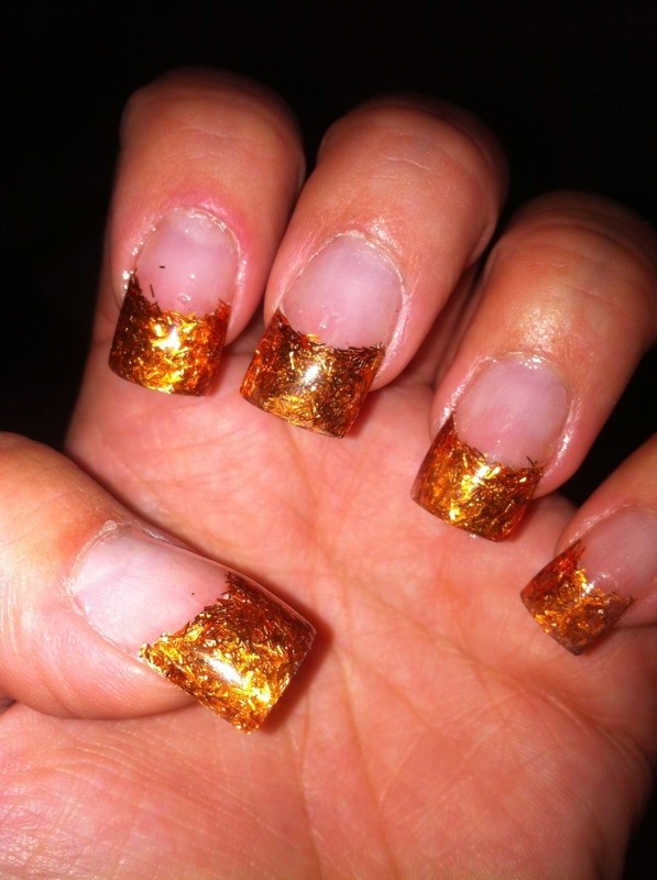 Guld flingor naglar
